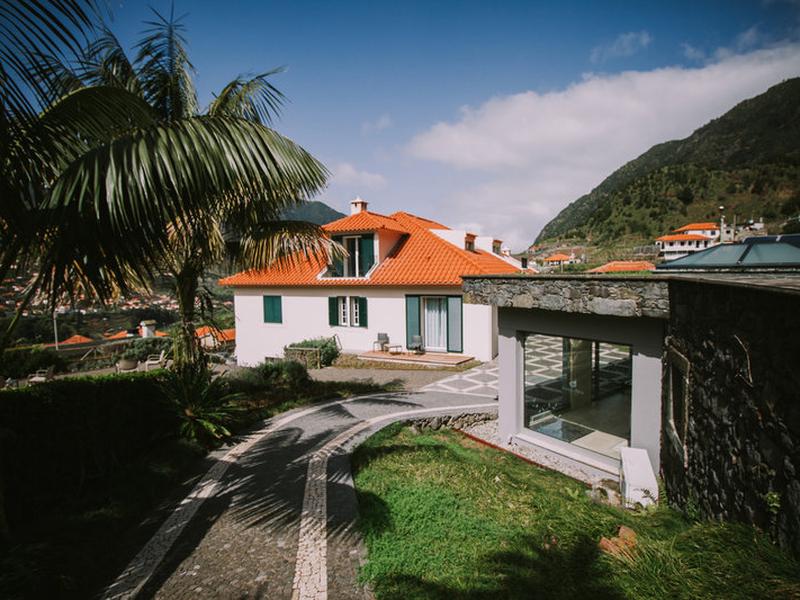 25EAB81022588A17A1D860B93EBF2C5E