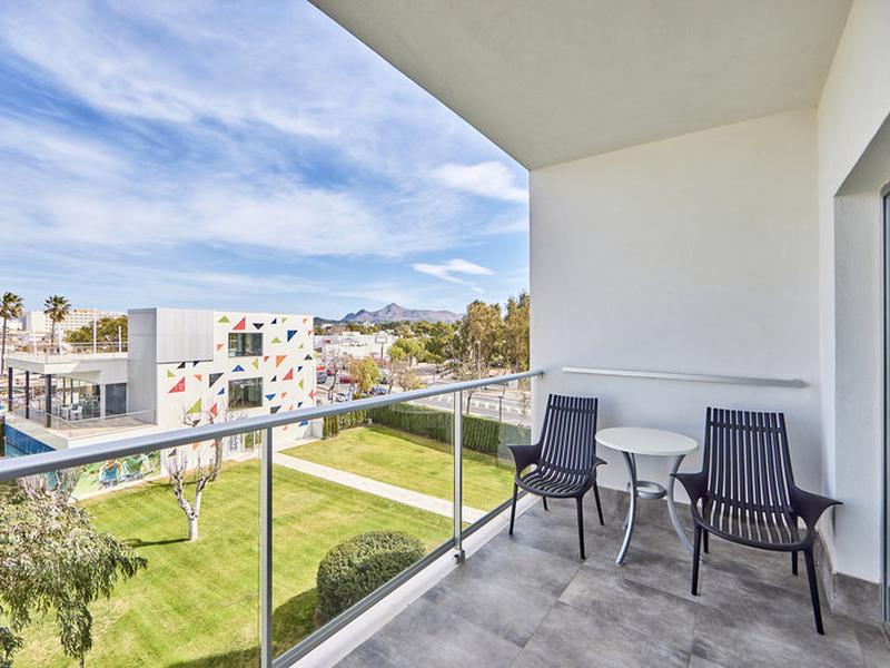 BF7DC6F3C2A2C1A4657724D190EA08EA