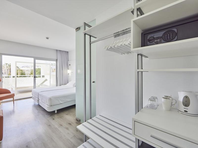 0CBE8C2277FF4D29E7082EC8229E3EFF