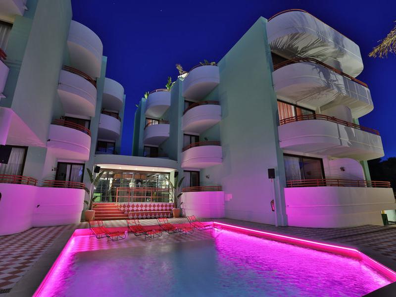 8186B776BFB4107F1F354145E3211208