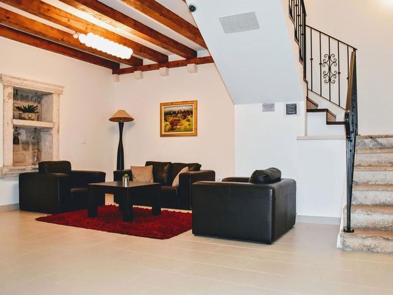 82B638501802F60C9A4F16A01C26BC43