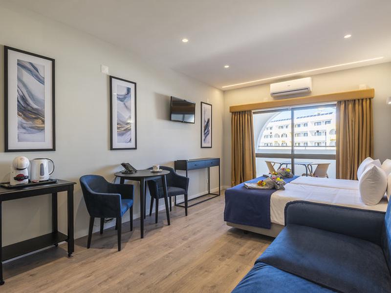 B0647321A4433CFEC90BEEFF0DF7C825