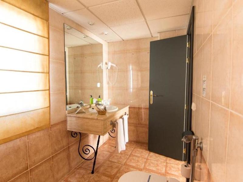 2CE21C8DB25AC3979349034A7E5FA2AD