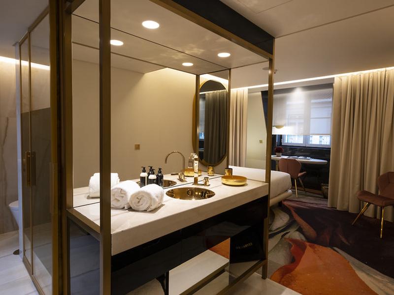 10ACE3D947E0A0CDEE50C395B6B960FC