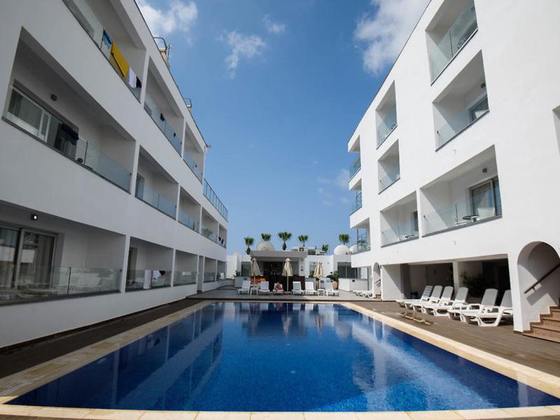 0641FB424517F3BD24324ADA7E5A55E3