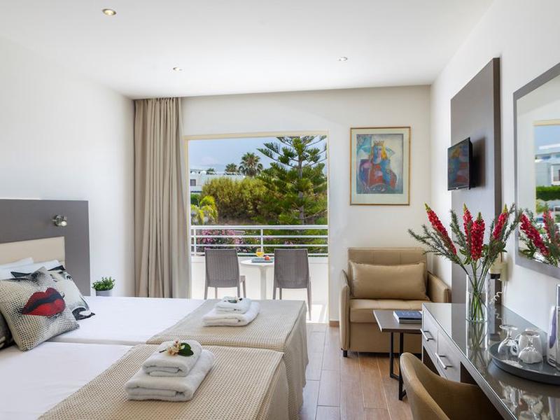 2D5237B63D425C29BCFC8022675A5717