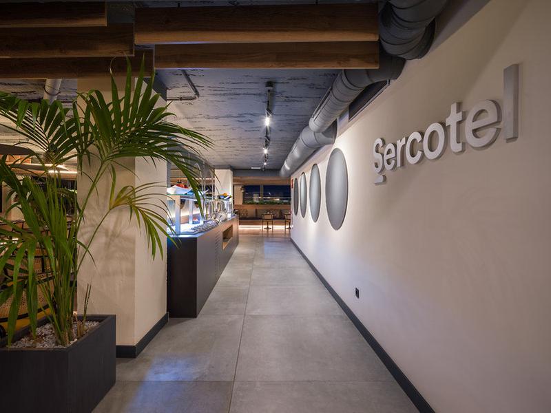 B5EEB3C245A1976F90BA19F0F74B1A43