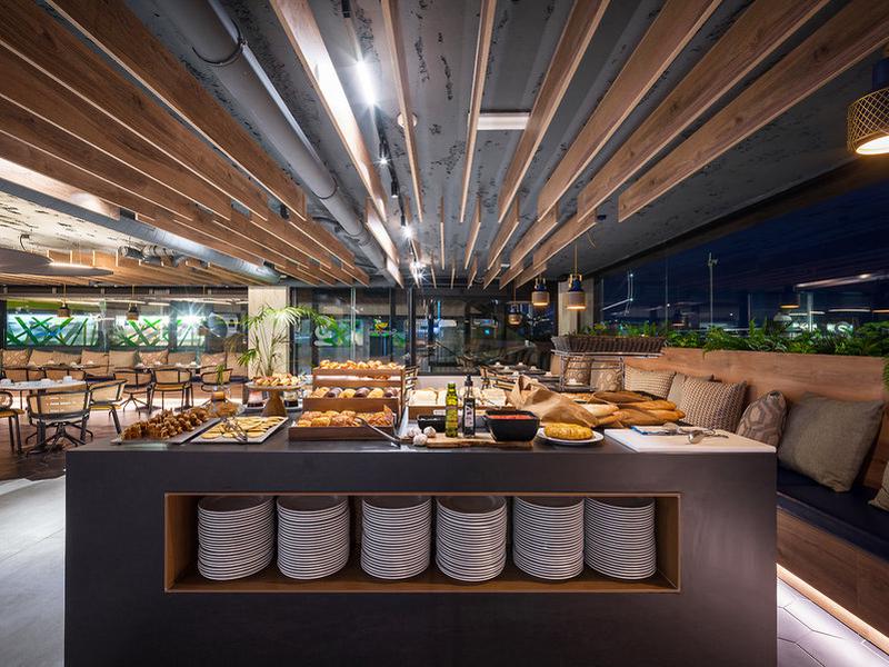 71C1C96B6CFDAFBE73078E8EB386C27E