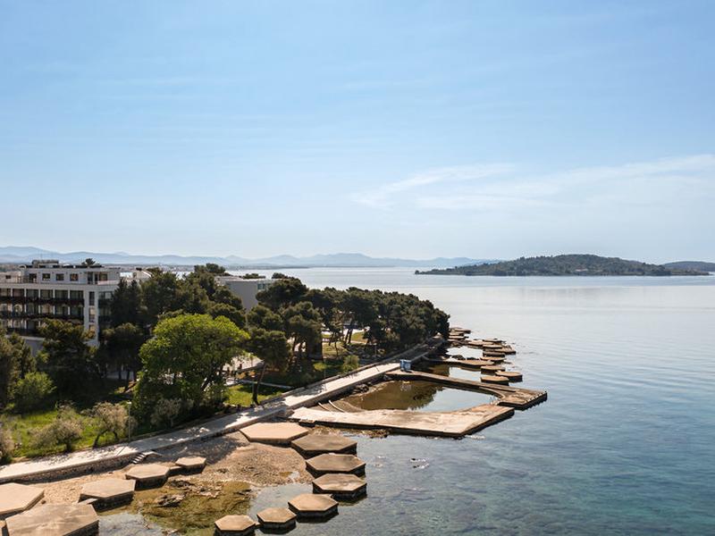 8B53DD999DA7A74E7B928C62DBDE17E1