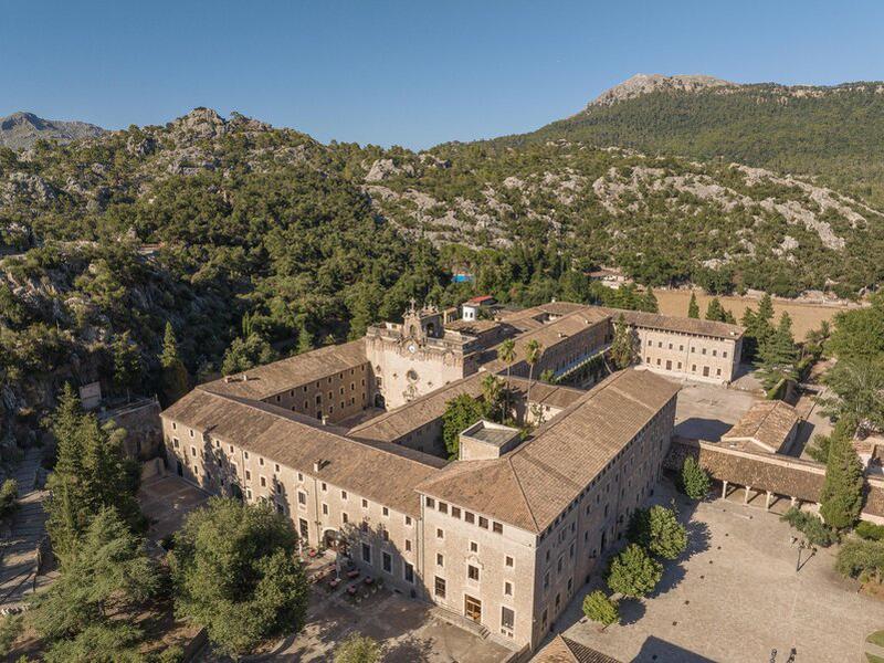 6707F9CF8A8EA5F2C6DA5EABE4652EEA