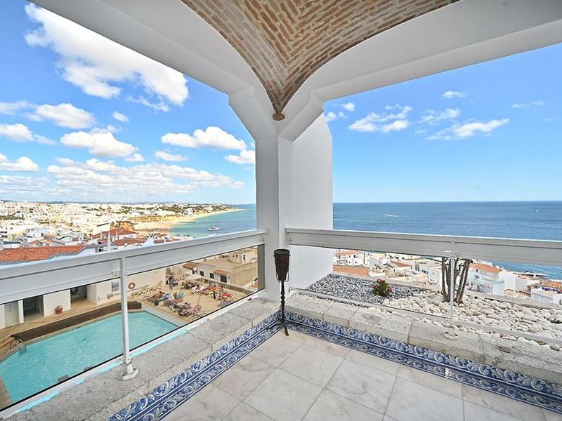 0D1140AFDB2DD1AE6CBE4012DB35FA33