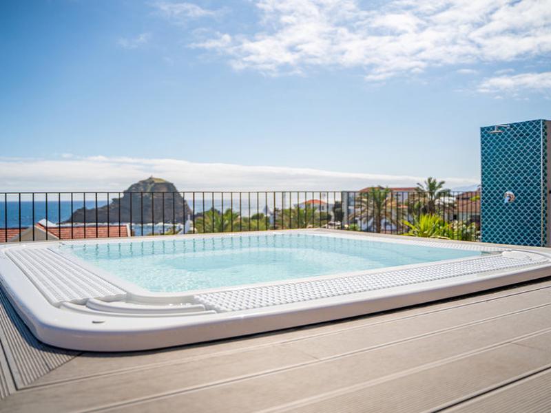 9C9F3E9E7D088366CAEFA9AACCE3C4B2