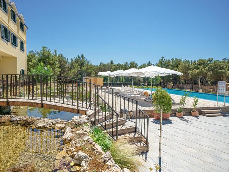 EDF6E3EAC794F6816DD96E80C1BAEF27