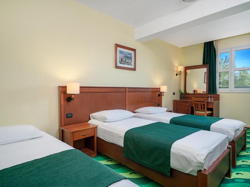 878BFD52F05AE97D415F06633A5BB0BC