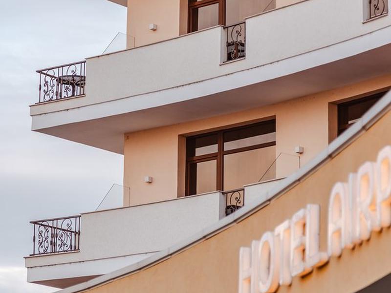 47D83B11C0F7AD0663041987939F9A4B