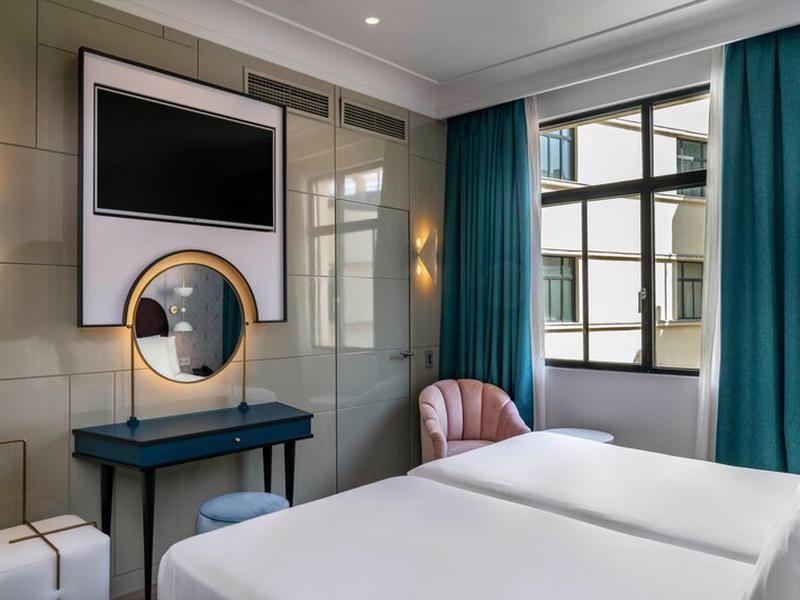 15E0AD105DBEAB885694B36F7B7A76FD