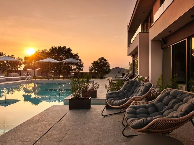 F2557B820DAABB6186730AE3F03C5E27