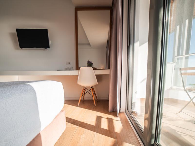 282FF1F69E38C105CF2C50D2773A0372