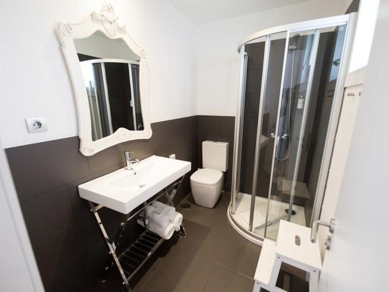 33B081B37F50D4257A65B323485B673C