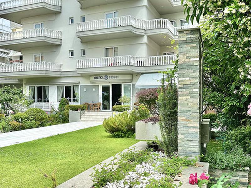 DC4AEE7854304BED073FBCD2B3895ED2