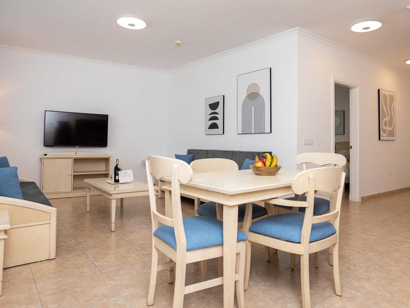 FEF201D6E05A47E9BD8A269139524B21