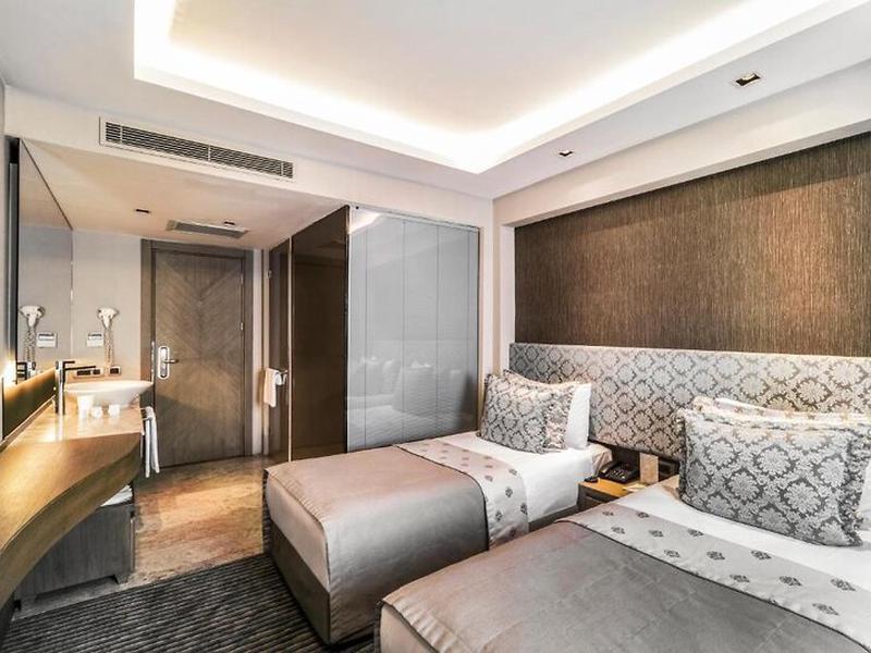 98D8095AD7216010A6DEF4209F12C69C