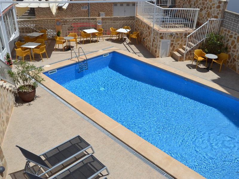 647F85EB1BDF56A9BA47D6C84AE4C274