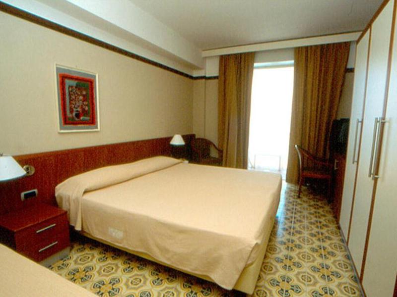 BF92FF8FD4FF3CB3F8CA4F96482A5E53