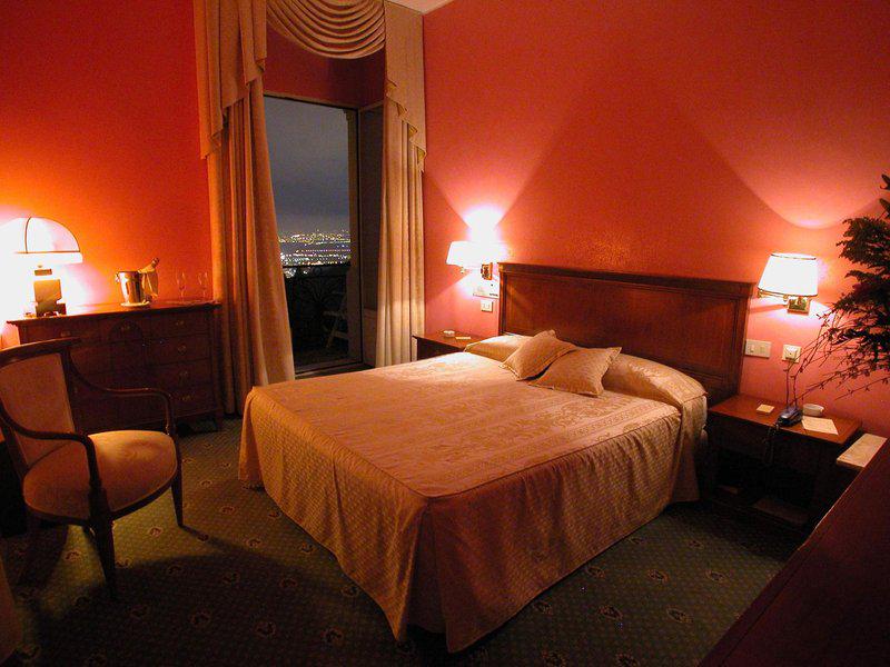 9C992BD8082083F9A3C69A32A1716748