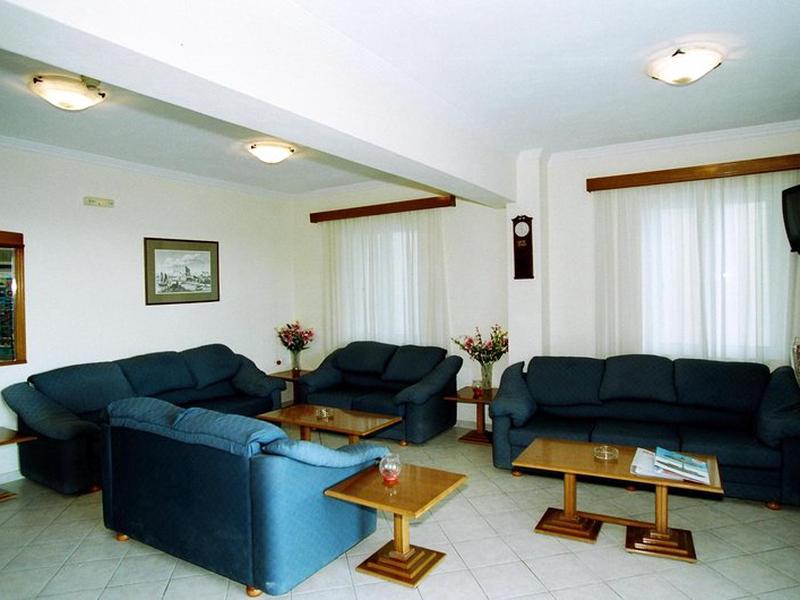 AEE0BC3943184AA54502FF4938CAD39B