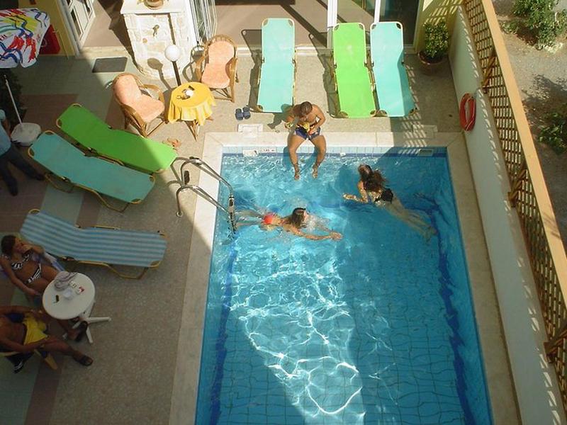 C7B3A96C68CAC2EDF354F95BFF8417A2