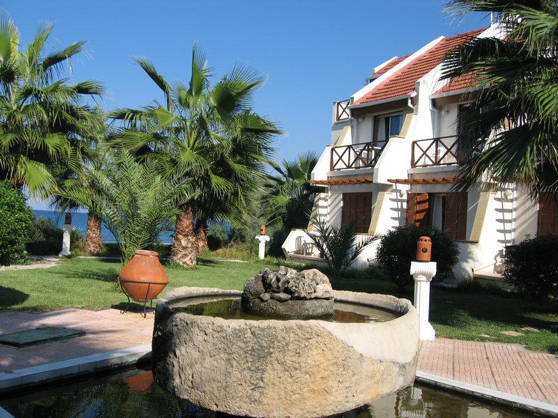 22FB9F3E053F4376D9C539C04F6B7050