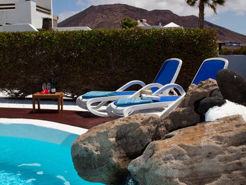 F0400A0AC4C48DF2A3AEF0CAEC40C6C8