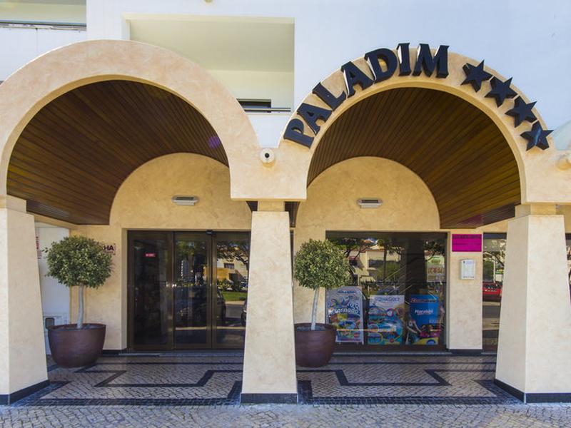 BF6D41A145B0CC6AF17E32E52F33F7C4