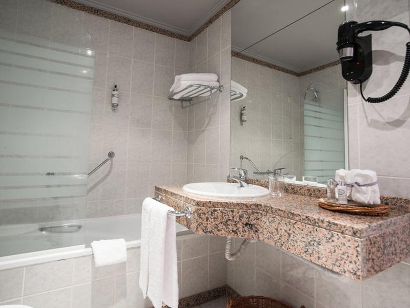 353ABAD5C5886D8A76F85E4FCB8BA53D