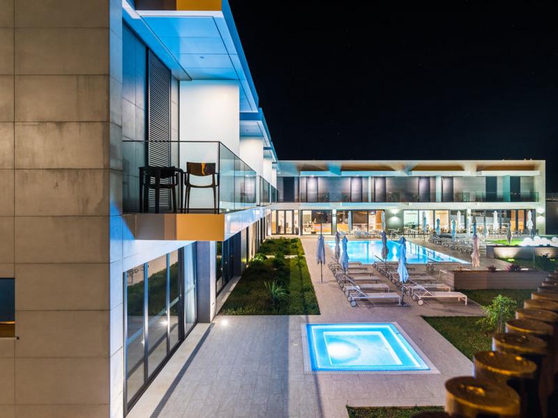 B355A725D317CA834D5E65D5F2615413