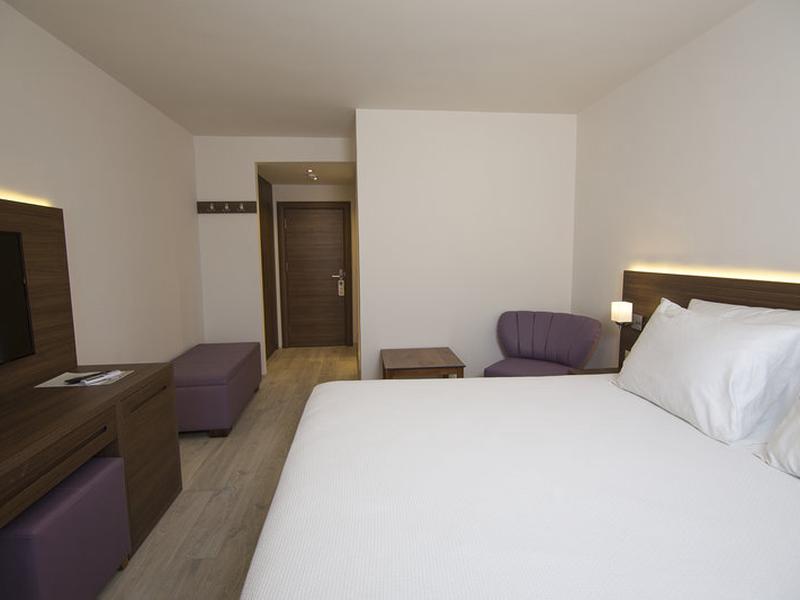 BFD37E9DF70CA55942A4E18758AB7025