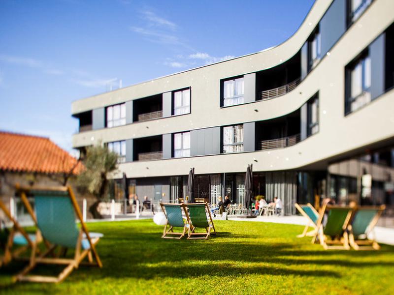 60BFBE8F8D40256304DCF3689E035451