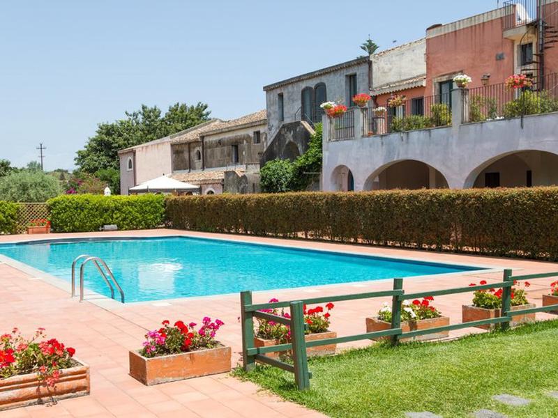 0F0BF62B2750C14EB895A47099E1F34C