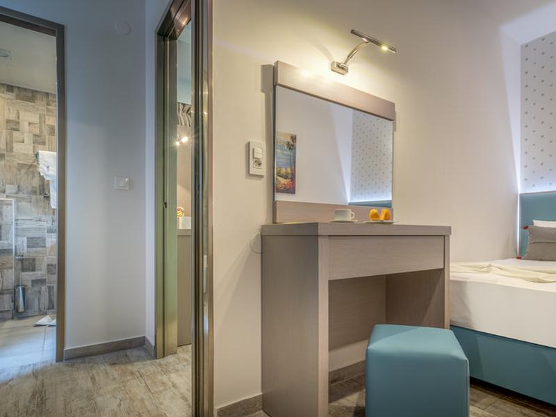 921650B43C7E4124F8271236BD809767