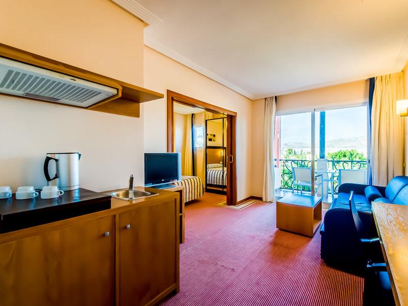 242620B2C140DB9B0D61FC63DB0F74B2