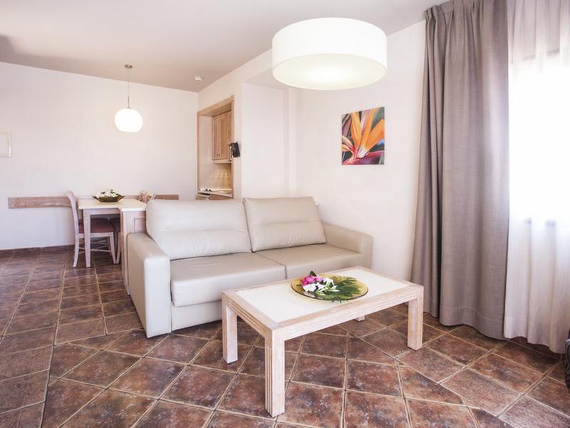 8BC8158EFC914B25B41105BAE5CE452F