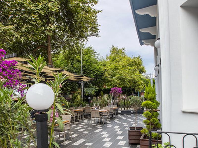 2158B8BFCCBAD42528452943988076B9