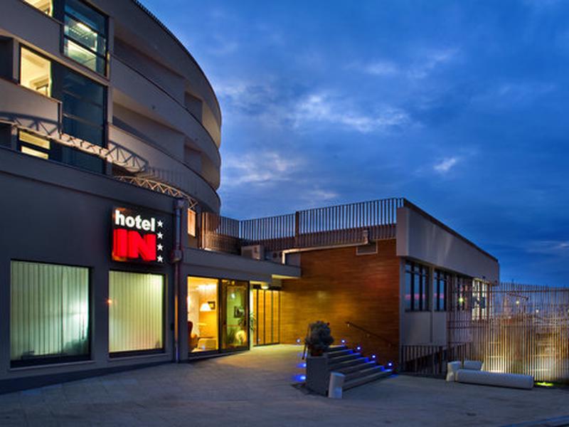 AAE7426A15AC7C4F8FA2B506C0C57EA9