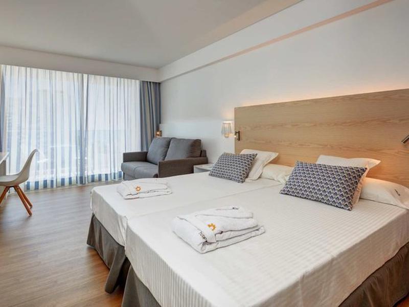 76AFB860648E664B3F899FE067B9964C