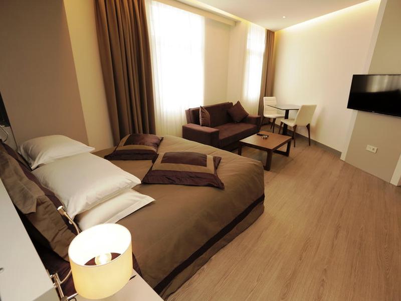 B536391D33F04D47AE7AD7FBE227CCA7