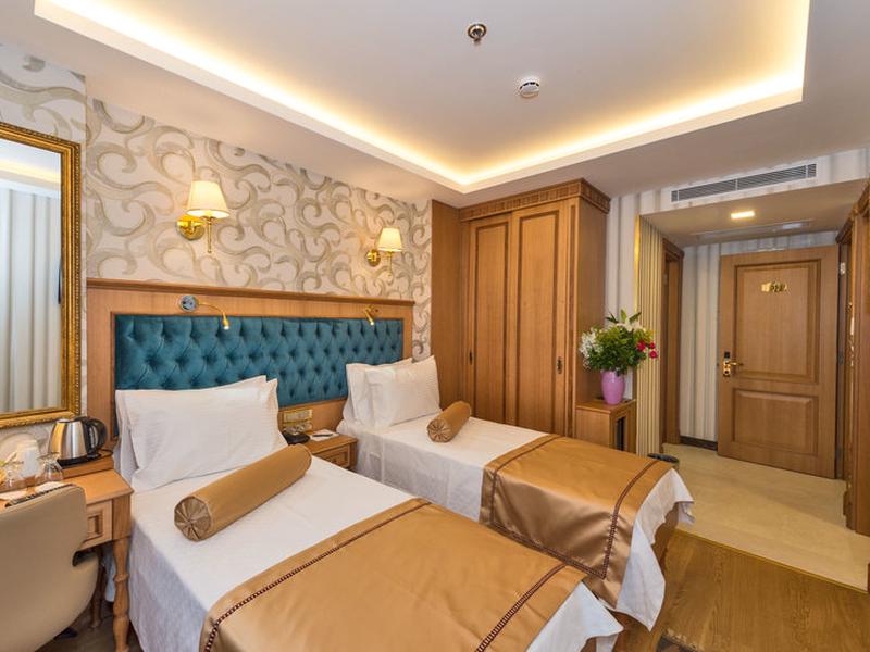 13851E78EEDAF47619491F3B659E7A47