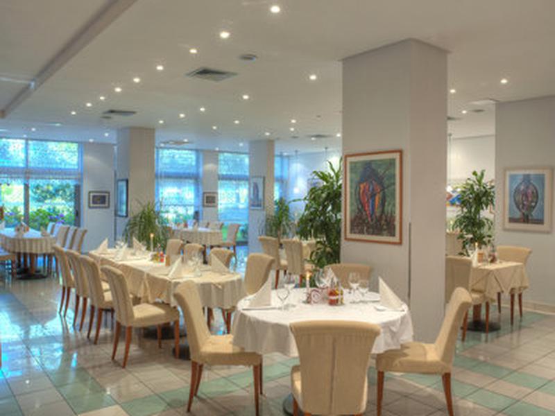 DEC89CBB2F8B0411D4F7AAF76522DFCF