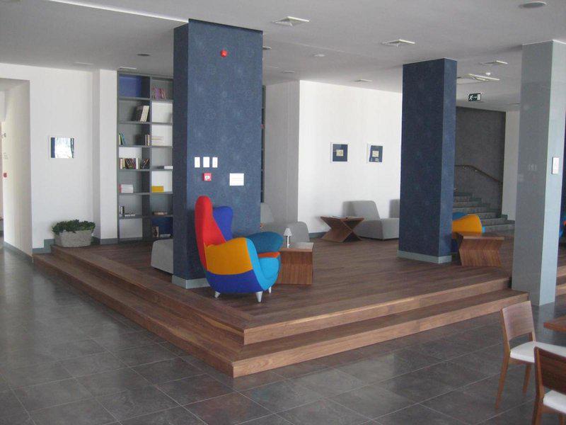 071523AD2538B818A1719B12F9B44A41