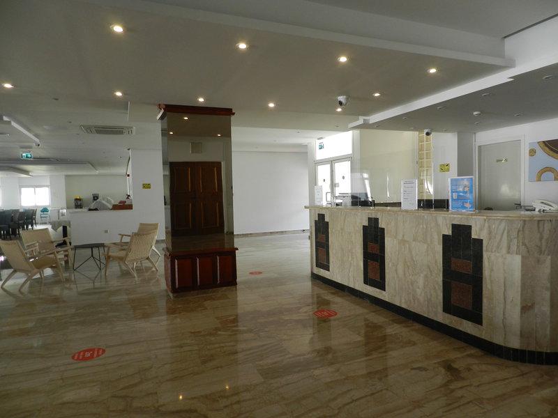 B0C7DE904D7988427BF68D4610D8EADE